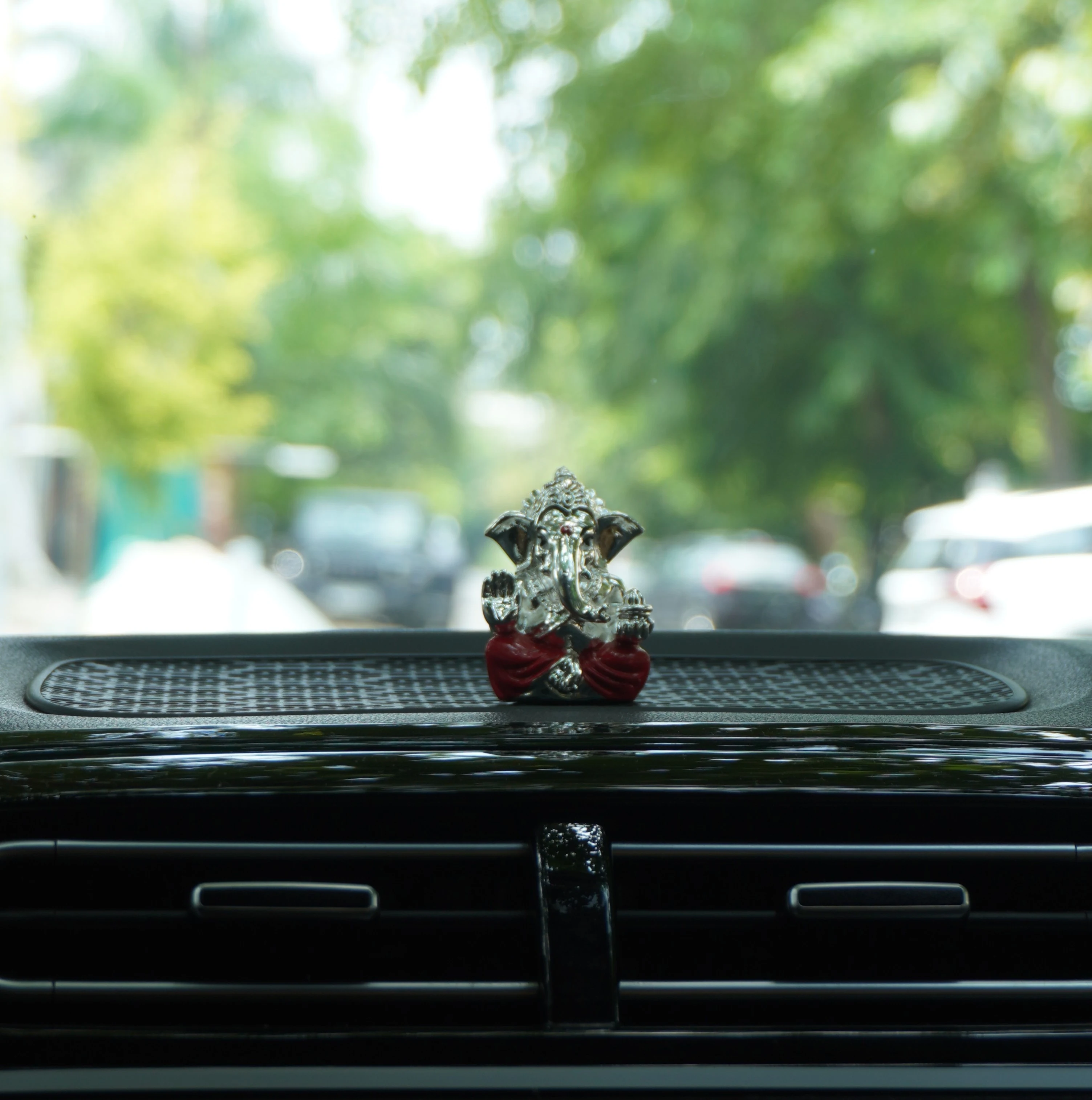 Silver Ganesh Idol With Red Dhoti – 2.1 X 1.3 Inch | Meezo Additional View-4
